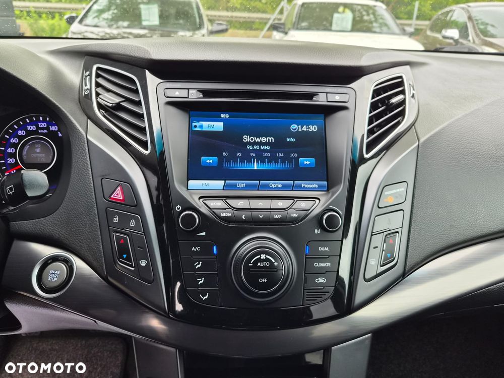 Hyundai i40 Kombi blue 1.6 Family - 17