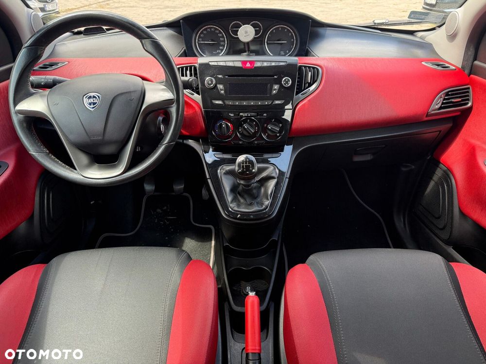 Lancia Ypsilon - 16