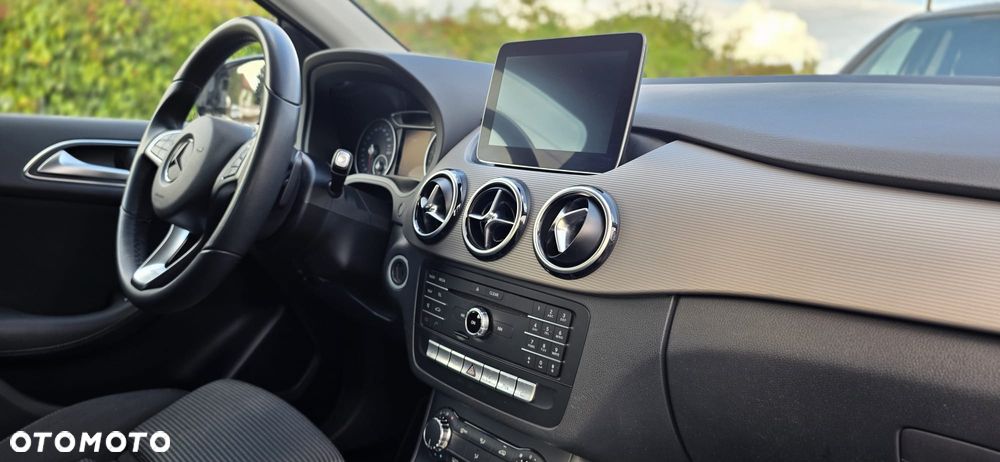 Mercedes-Benz Klasa B 180 7G-DCT Urban - 15