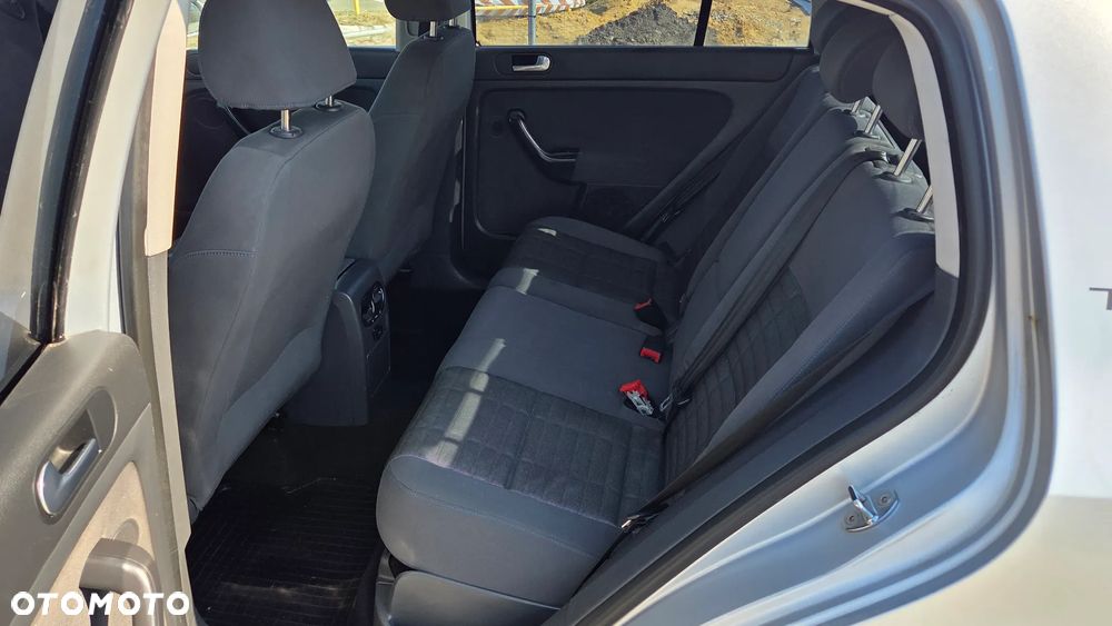 Volkswagen Golf Plus 2.0 TDI Comfortline - 27