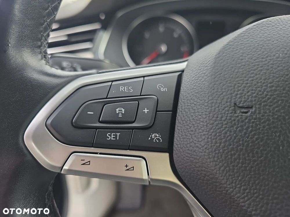 Volkswagen Passat - 14