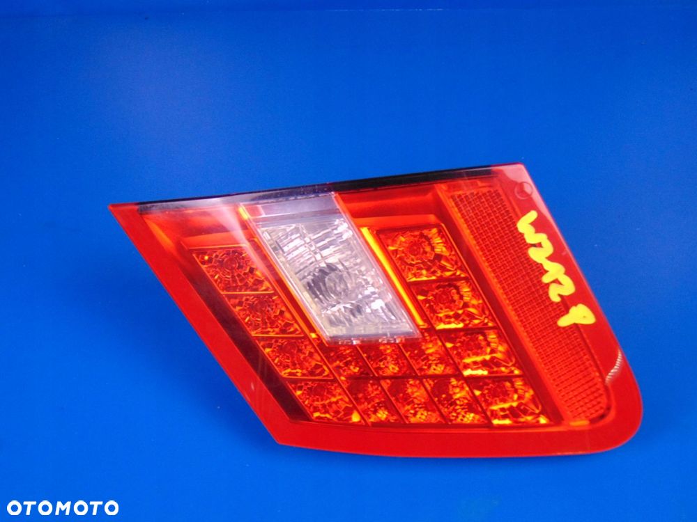 W212 E KLASA LAMPA PRAWA TYŁ TYLNA W KLAPĘ SEDAN - 1
