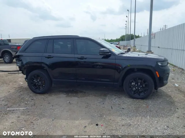 Jeep Grand Cherokee - 12