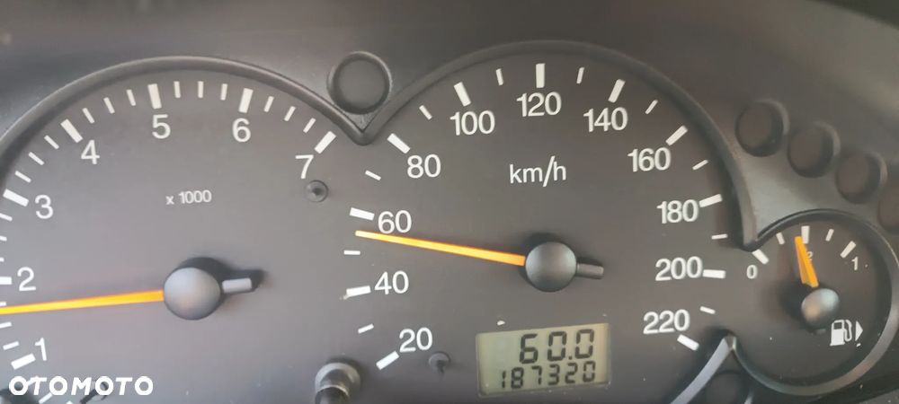 Ford Focus 1.4 Ambiente - 8