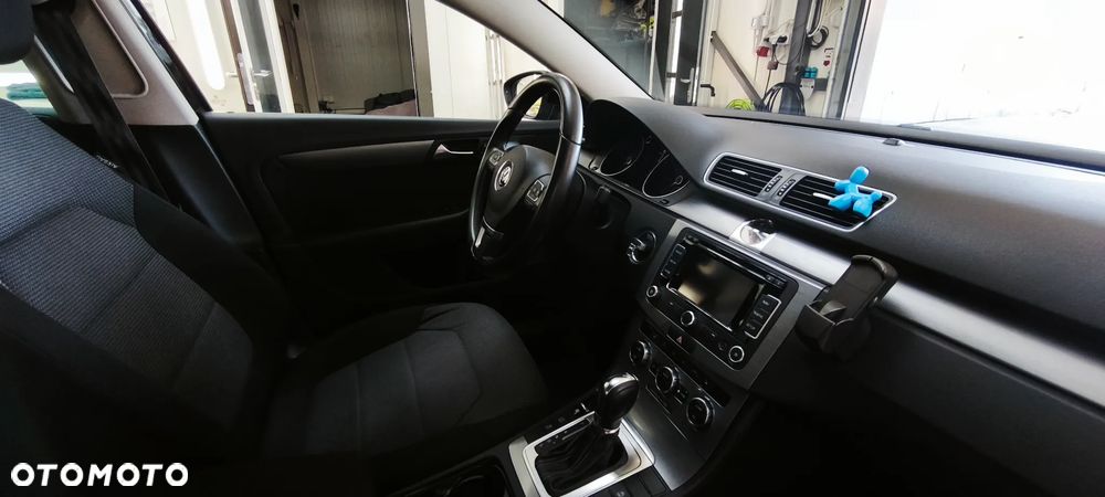 Volkswagen Passat 2.0 TDI Comfortline DSG - 26