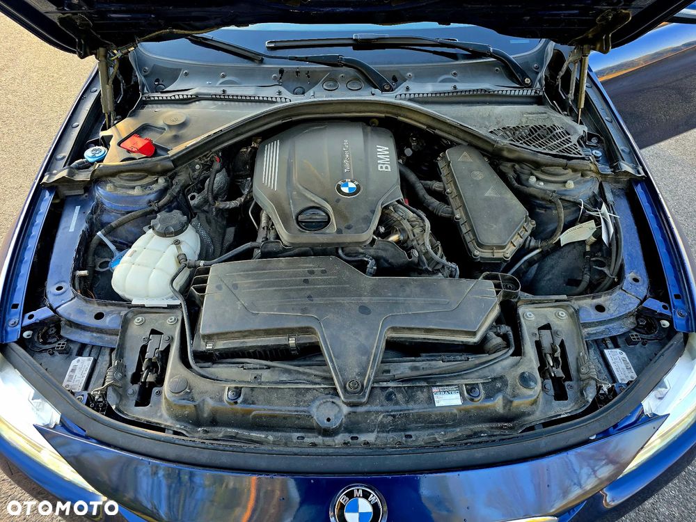 BMW Seria 3 318d Sport Line Shadow - 12