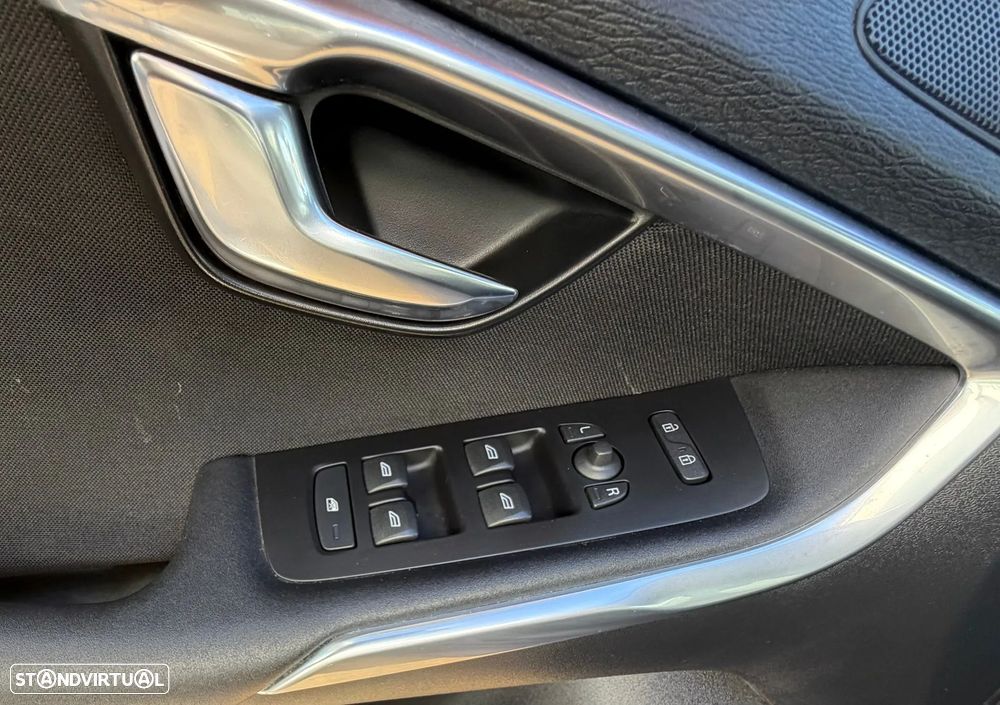 Volvo V40 D3 R Design - 16