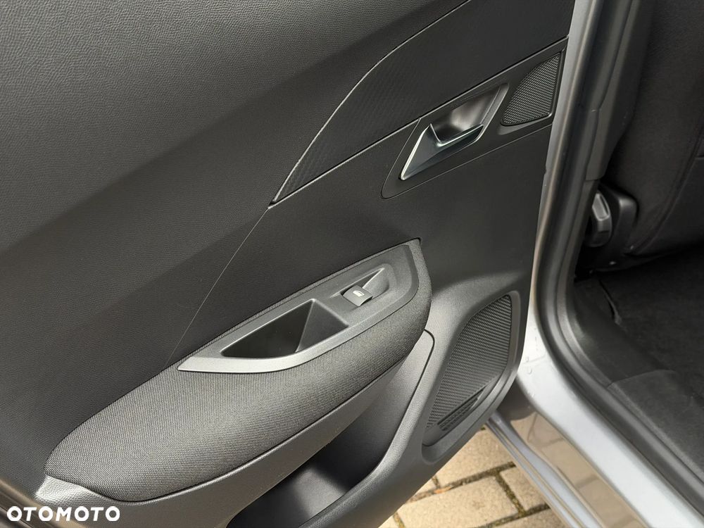 Peugeot 2008 PureTech 130 EAT8 Active - 37