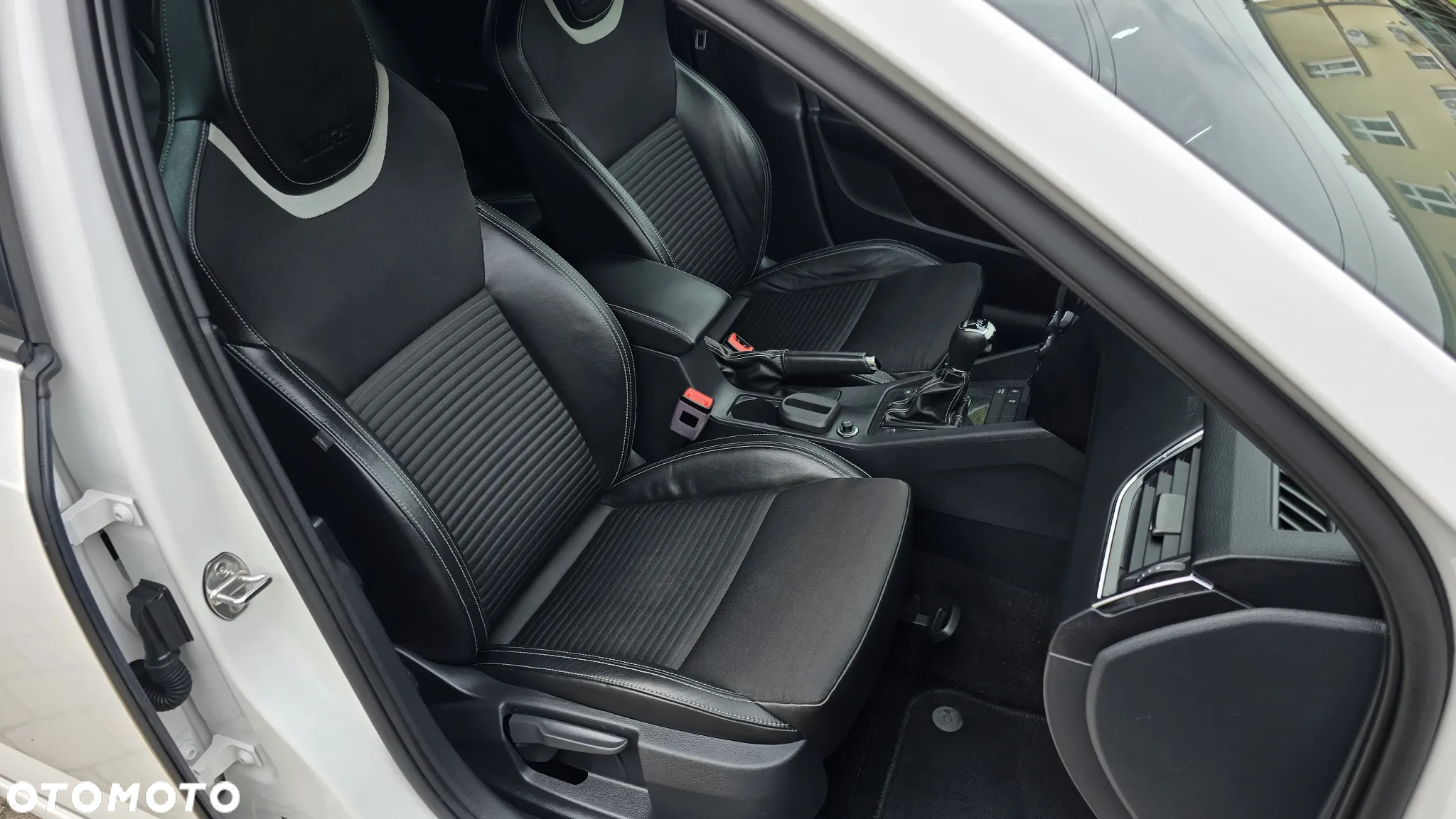 Skoda Octavia Combi 2.0 TDI DSG RS - 21