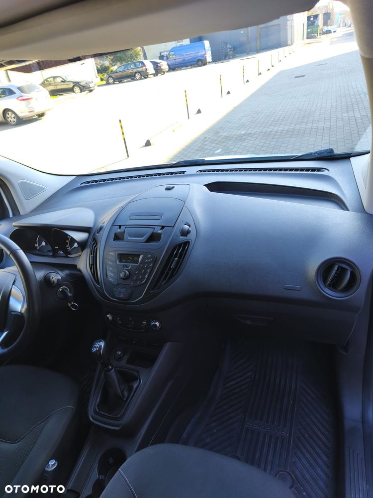Ford Transit Courier - 13