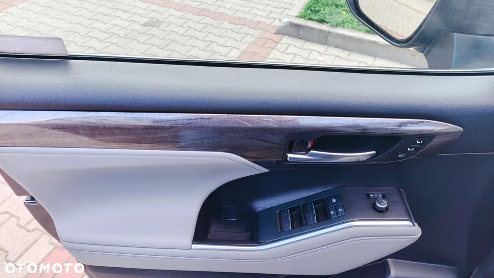 Toyota Highlander 2.5 Hybrid Executive - 10
