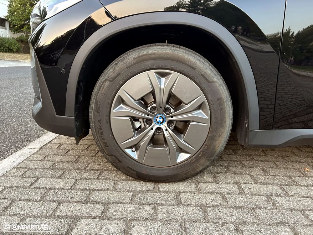 BMW iX1 eDrive20 — fotografia 11