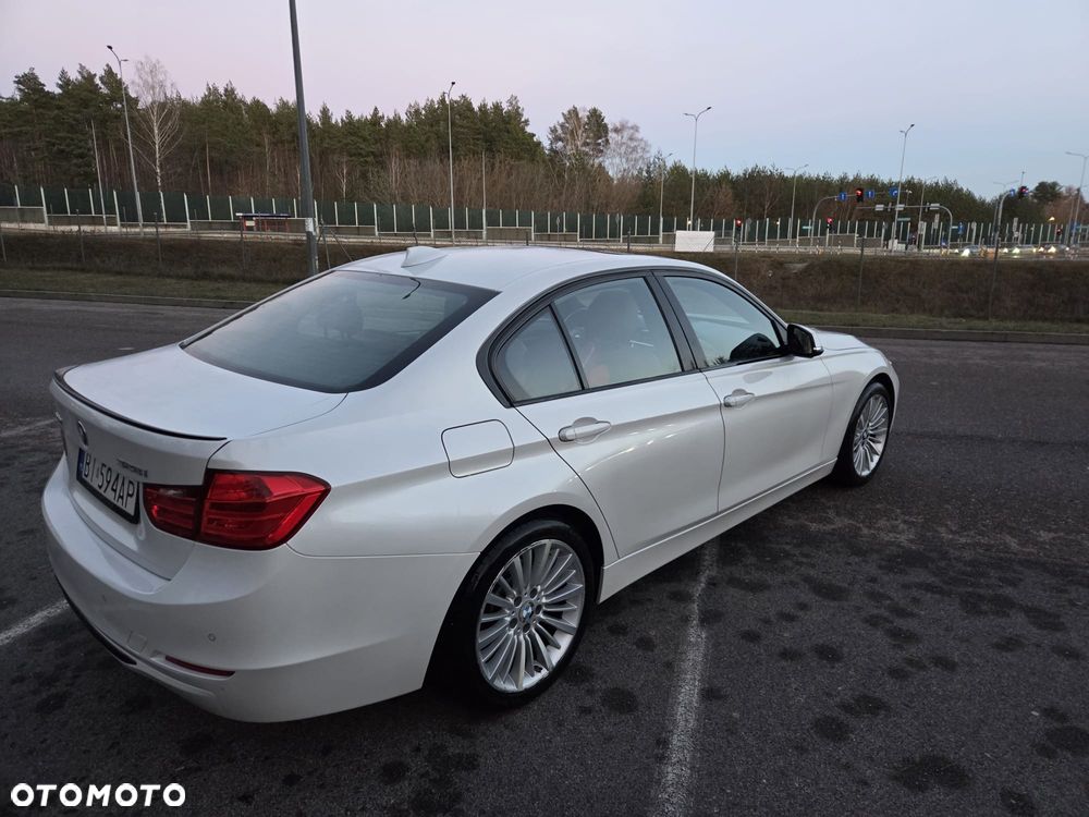 BMW Seria 3 328i xDrive Luxury Line - 4