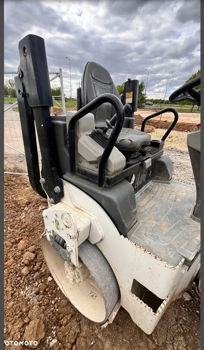 Caterpillar CAT CB 24 B cat CB24B walec drogowy - 6
