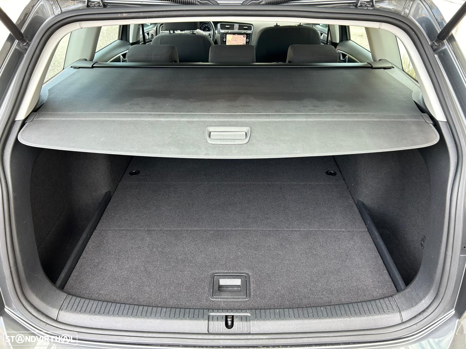 VW Golf Variant 1.6 TDi Confortline - 12