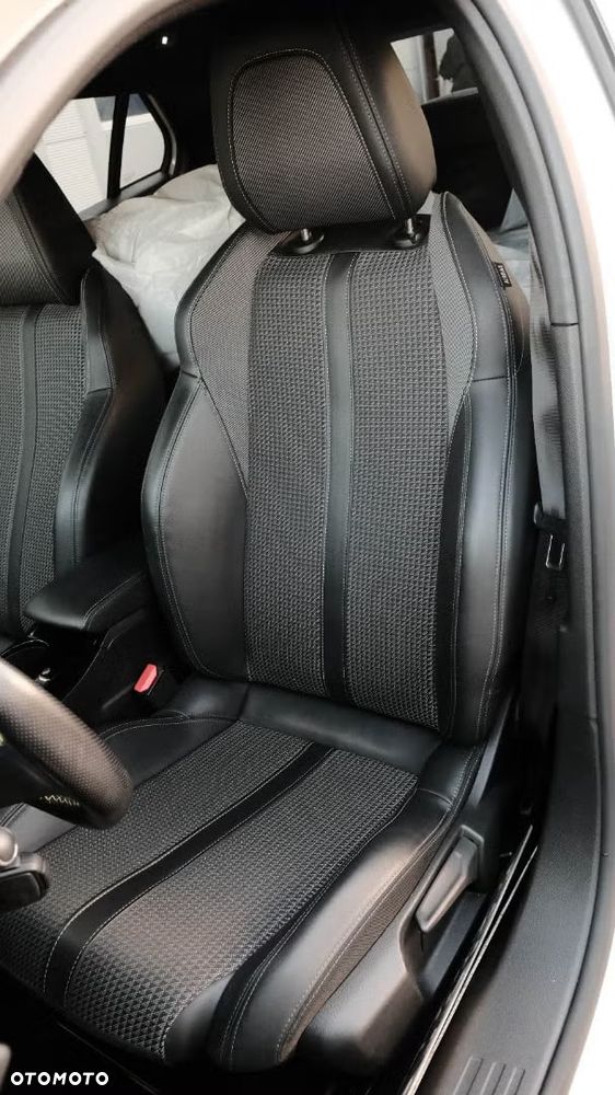 Peugeot 2008 136 GT - 12