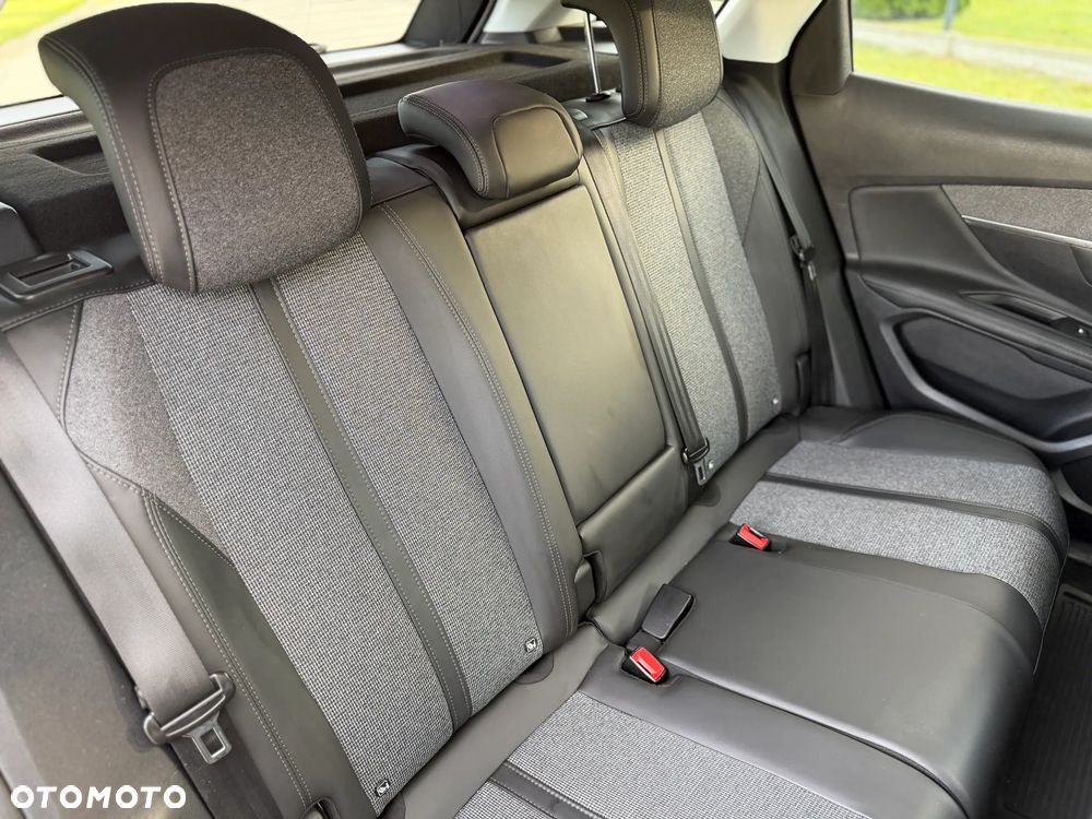 Peugeot 3008 1.6 BlueHDi Allure S&S - 32