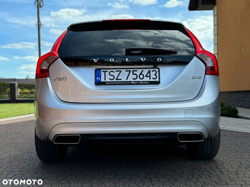 Volvo V60 D4 Momentum - 11