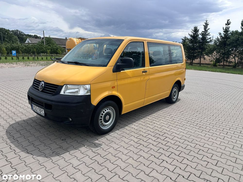 Volkswagen Caravelle - 1