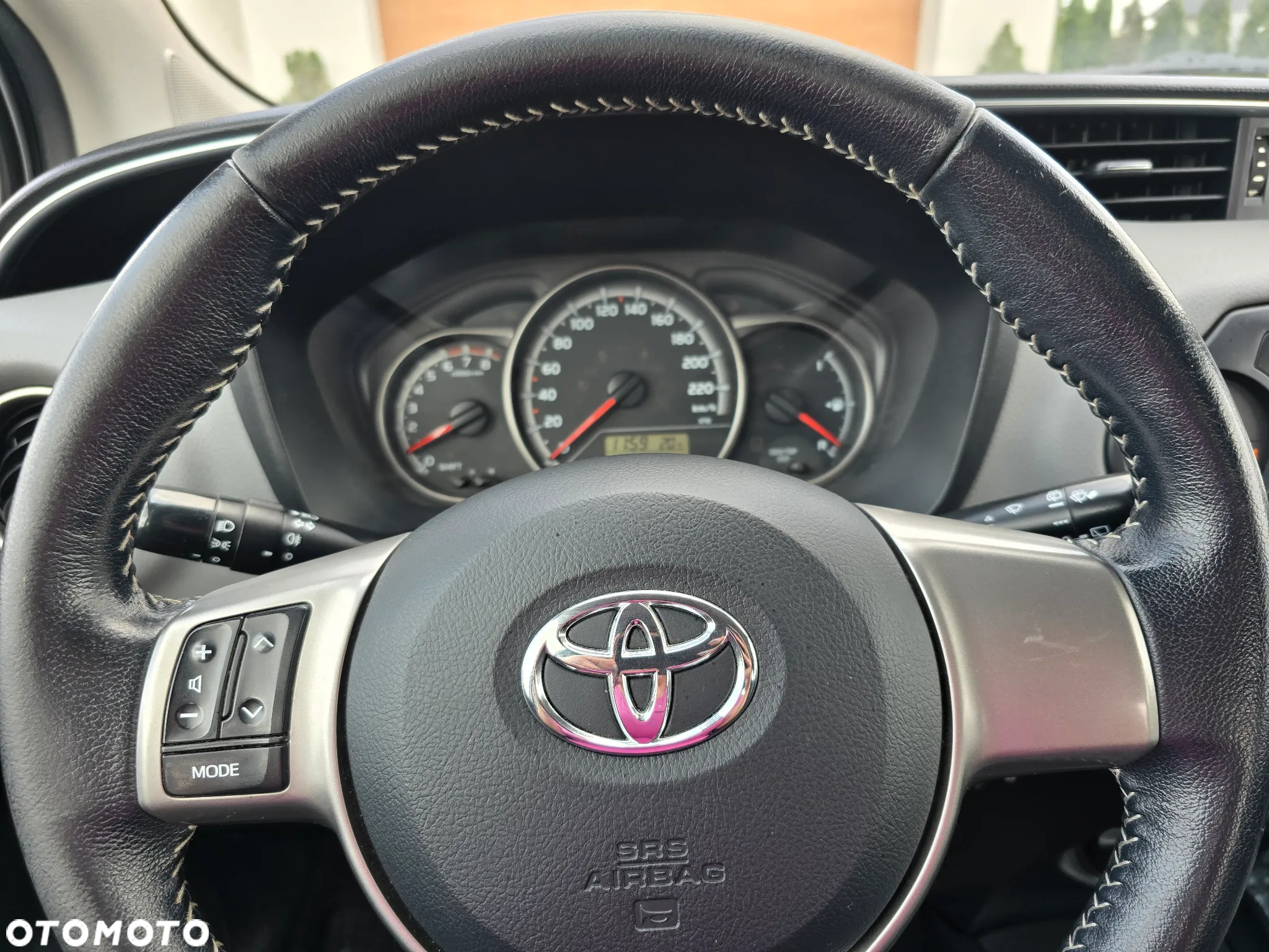 Toyota Yaris 1.0 Active EU6 - 10