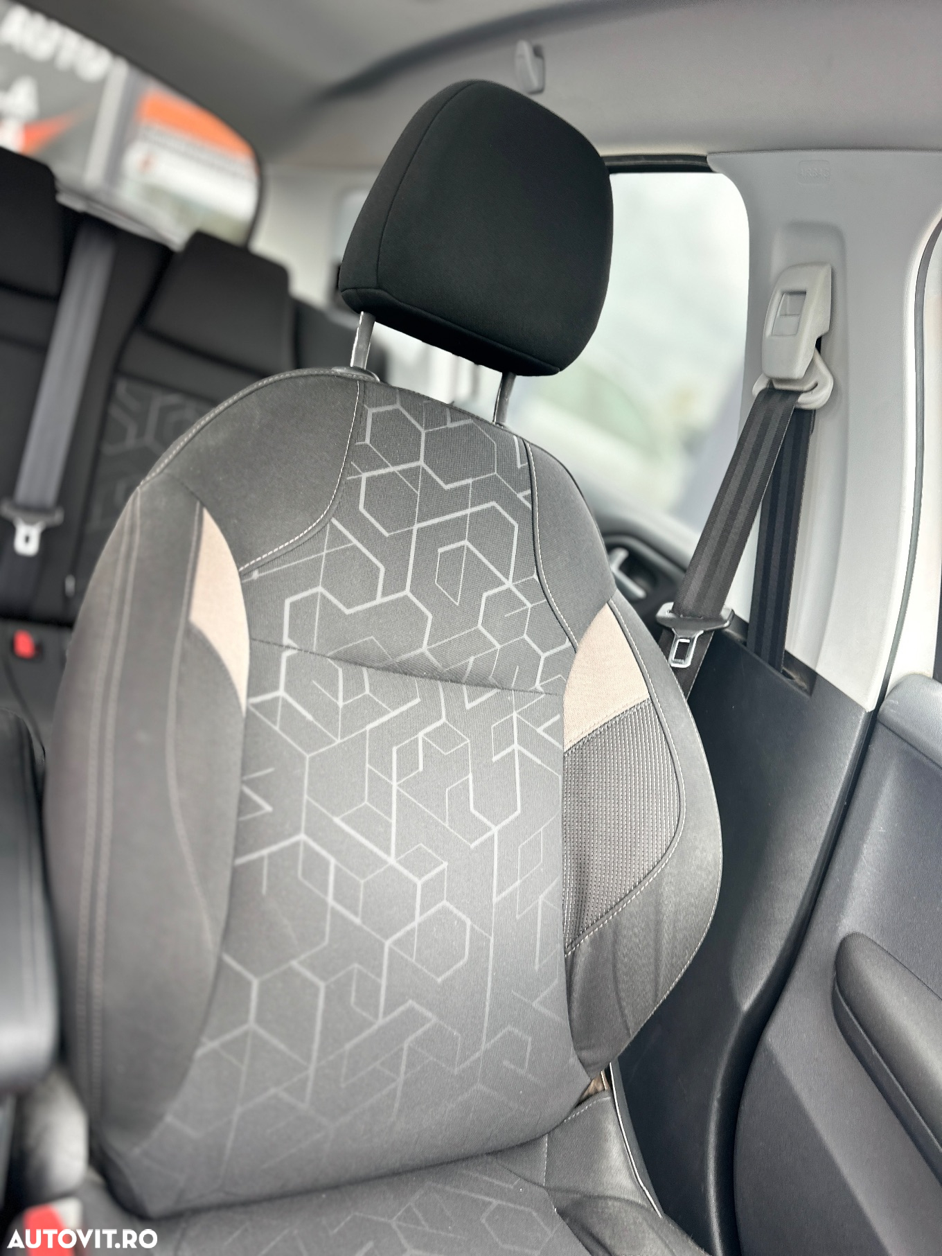 Peugeot 2008 1.2 L PureTech Turbo S&S Allure - 16