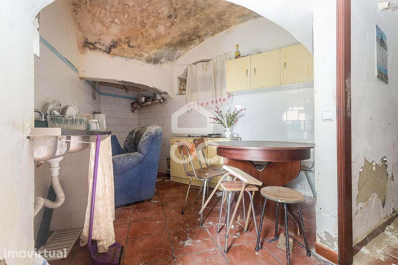 Prédio de gaveto c/ 2 moradias para recuperar | Arraiolos, Évora - Grande imagem: 3/27
