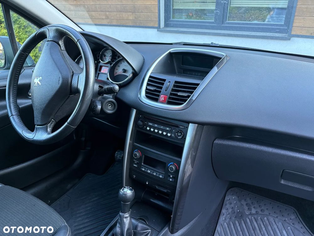 Peugeot 207 - 13