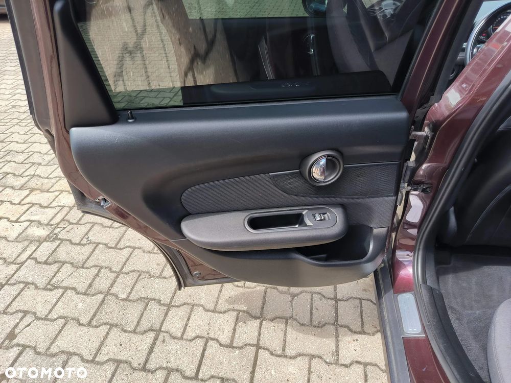 MINI Clubman One Blackyard - 24