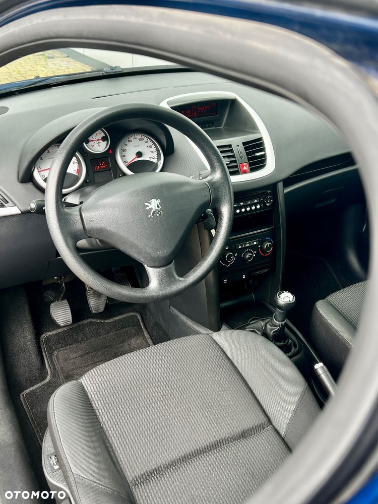 Peugeot 207 1.4 16V Trendy - 18