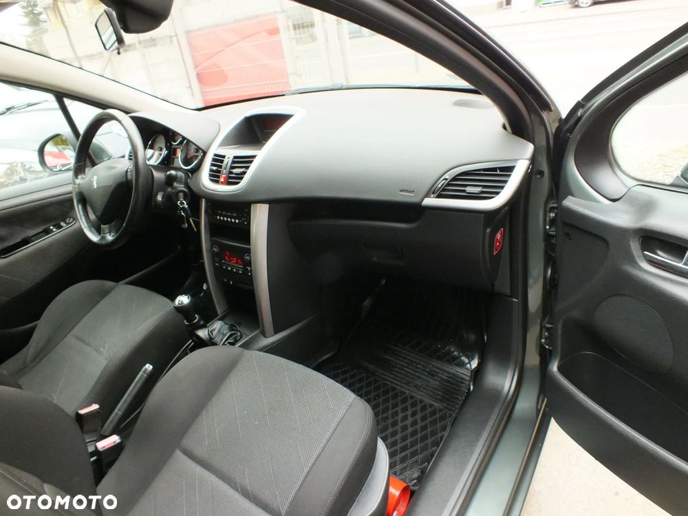 Peugeot 207 - 25