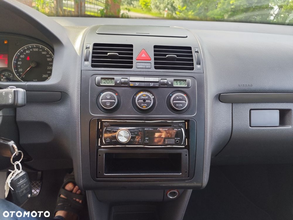 Volkswagen Touran - 5