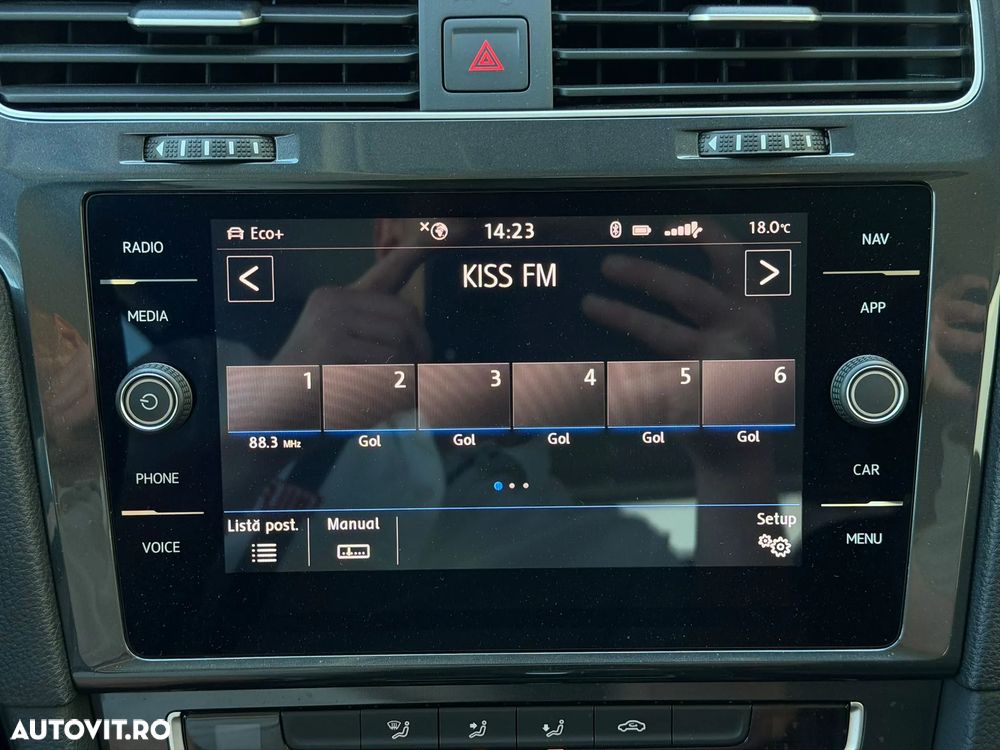 Volkswagen e-Golf - 18