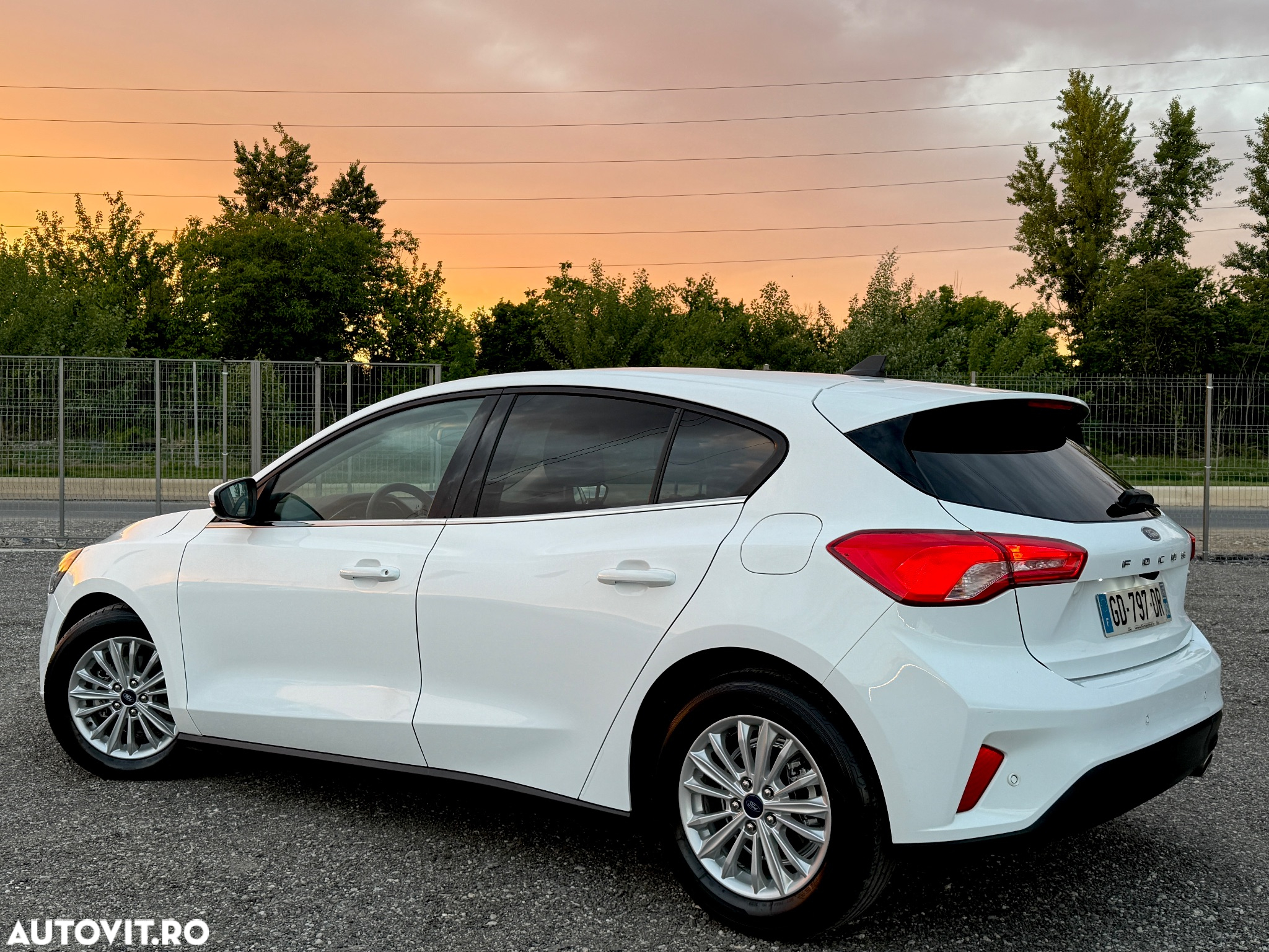 Ford Focus 1.0 EcoBoost Hybrid TITANIUM X - 3