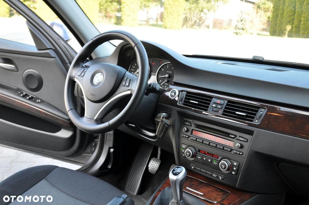 BMW Seria 3 - 35