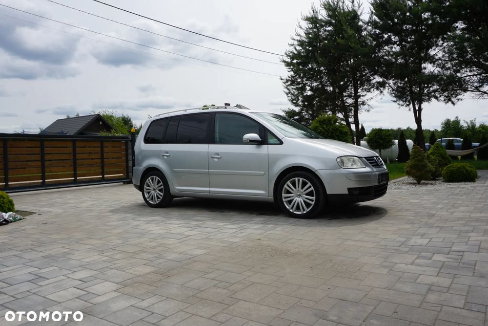 Volkswagen Touran 2.0 TDI Highline - 9
