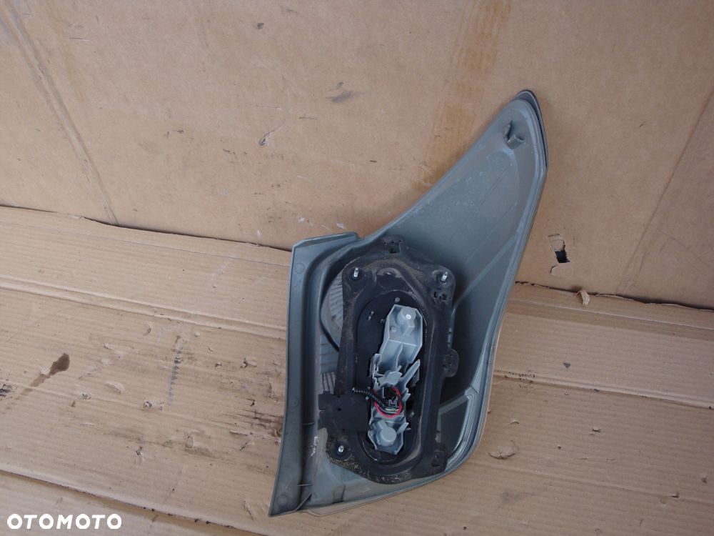 TOYOTA VERSO 13-18 lift lampa lewa tylna Europa - 2