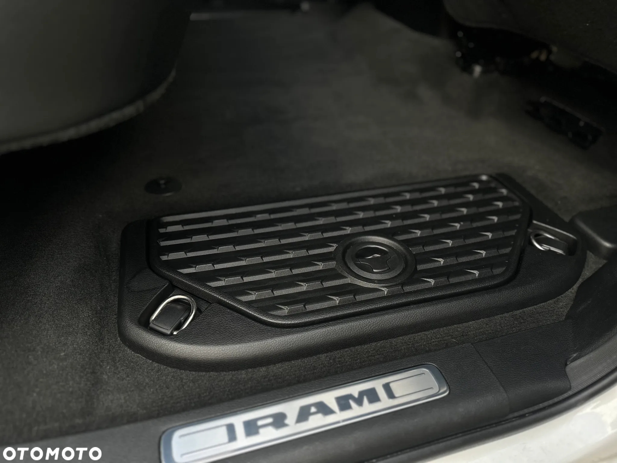 RAM 1500 Crew Cab Laramie - 14
