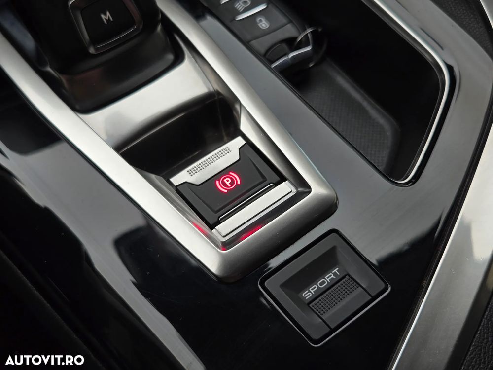 Peugeot 3008 1.2 PureTech Turbo S&S EAT6 Allure - 29