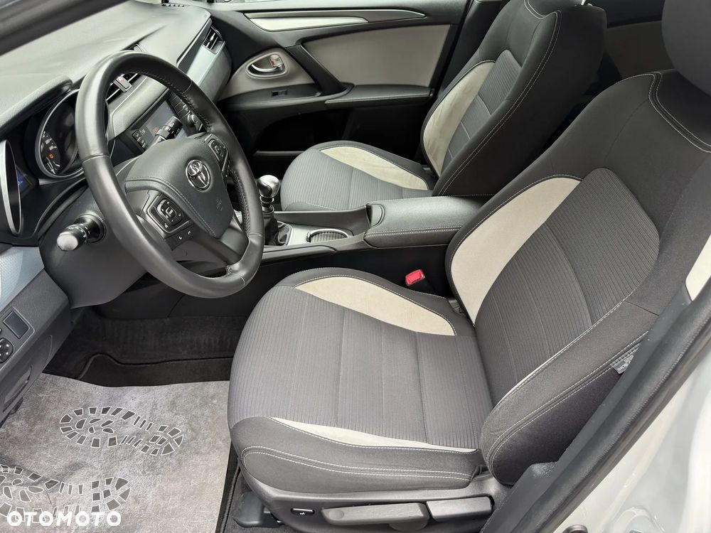 Toyota Avensis 1.8 Premium - 7