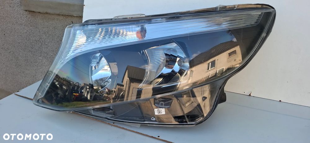 MERCEDES VITO W447 V-KLASA lampa lewy przód zwykła A4479067700 Europa - 2