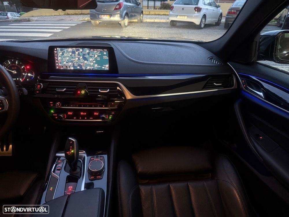 BMW 520 d Pack Desportivo M Auto - 33