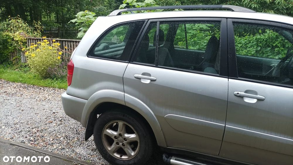 Toyota RAV4 2.0 D-4D 4x4 - 2