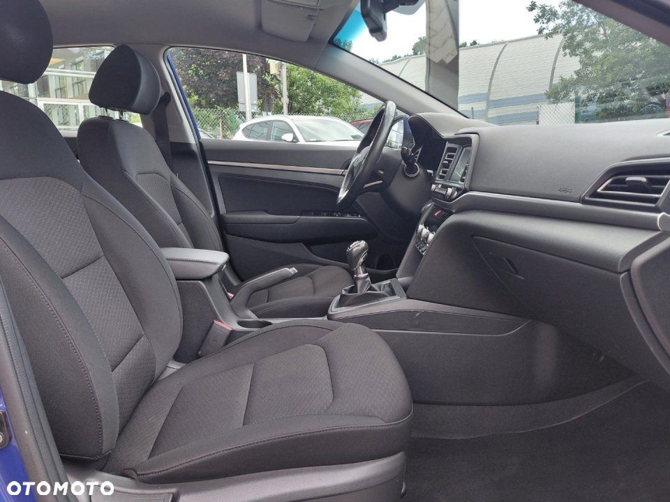 Hyundai Elantra - 10