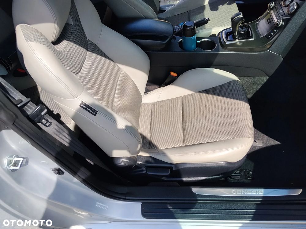 Hyundai Genesis Coupe 2.0 TCI Premium - 11