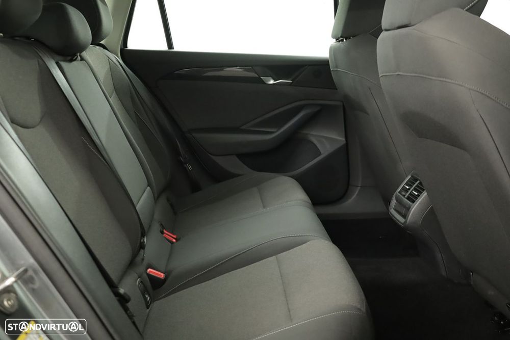 VW Passat Variant 1.5 TSI eHybrid DSG - 21