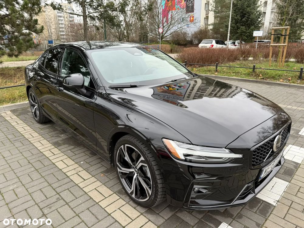 Volvo S60 B5 B AWD Plus Dark - 4