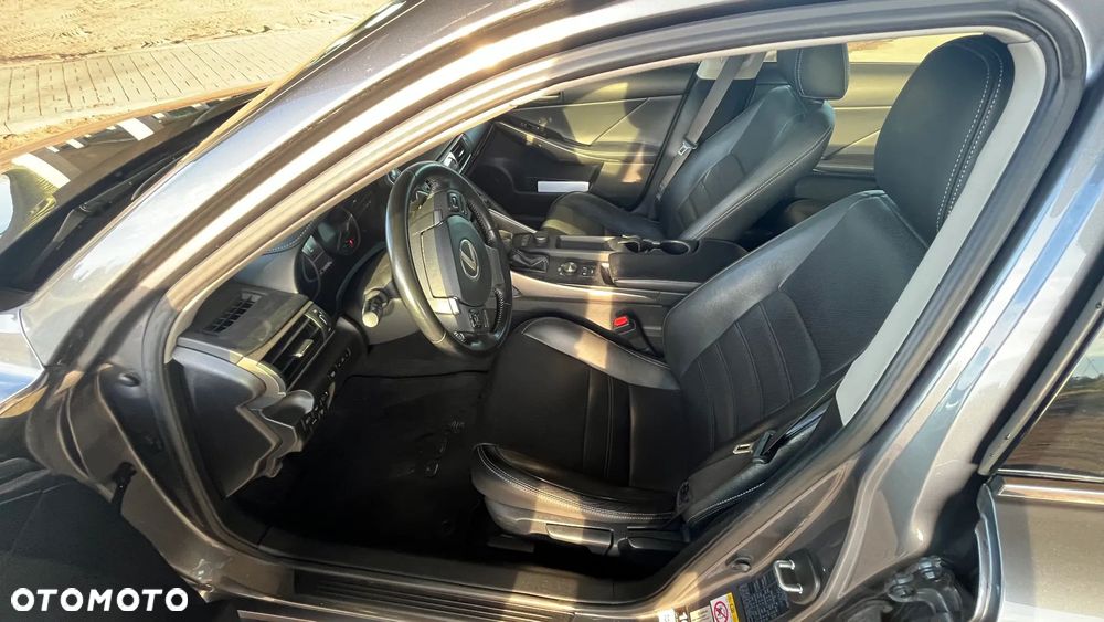 Lexus IS 300h Elegance - 10
