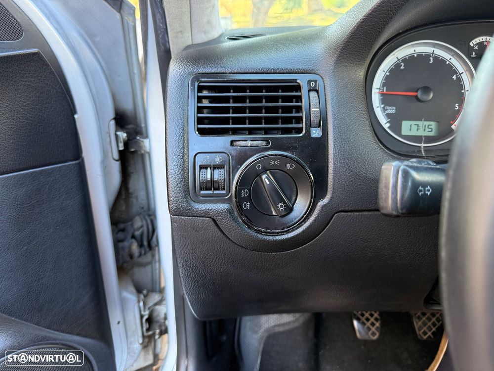 VW Bora 1.9 TDi Highline - 20