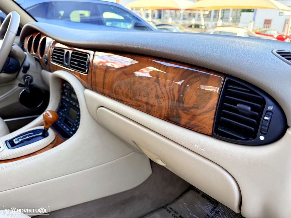Jaguar XJ XJ8 3.2 Executive - 29