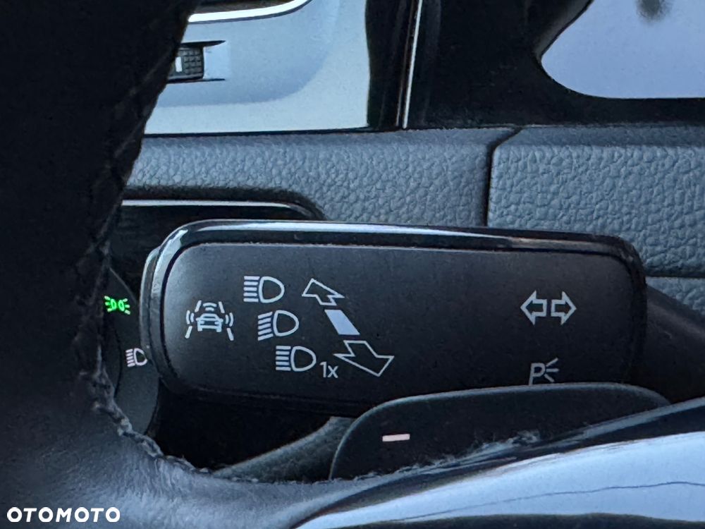 Volkswagen Golf 2.0 BlueTDI DSG Highline - 33